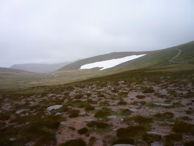 Névé persistant dans le Coire Domhain, dans les montagnes écossaises.