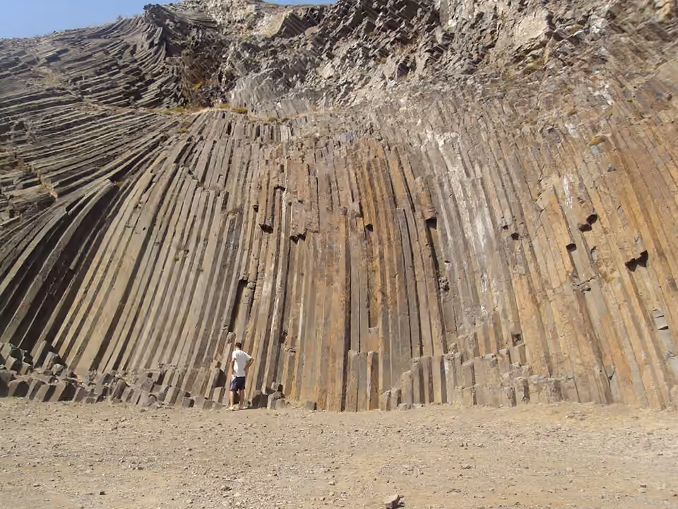 Colonnes de basalte sur l’île de Porto Santo dans l’archipel de Madère.