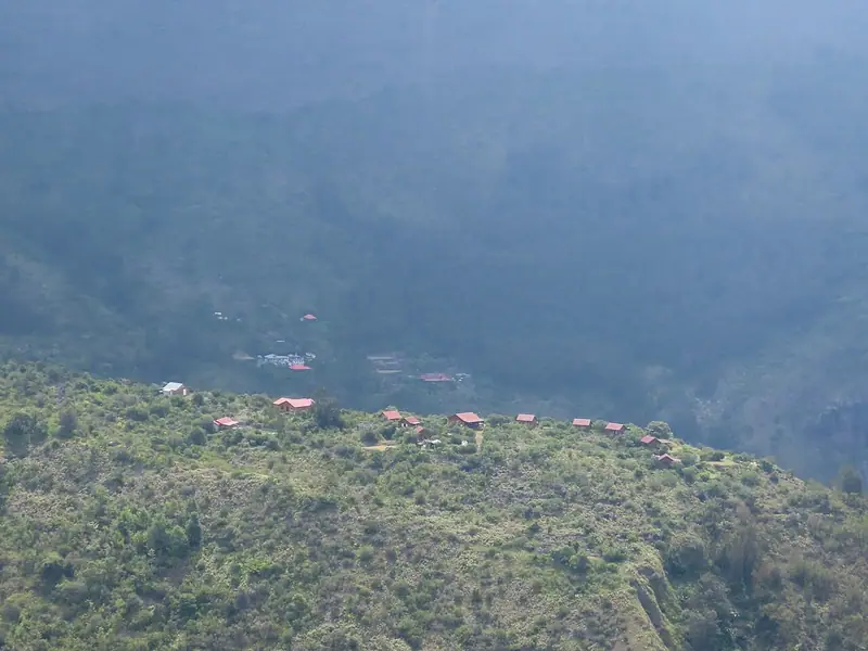 L’îlet de Roche Plate vu depuis La Nouvelle, dans le cirque de Mafate à La Réunion.